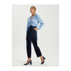 Pantalones de Terciopelo para Mujer con Detalle de Encaje, Modelo Elegante - Product Image 2