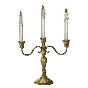 Candélabre en métal traditionnel apportant un charme du vieux monde à la décoration intérieure avec des effets de lumière de bougie chaleureux et accueillants - Product Image 5