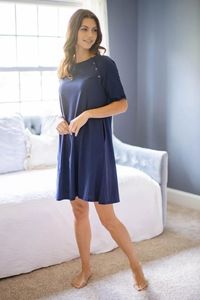 Chemise d'hôpital OEM de couleur unie, 100% coton, fermeture à bouton arrière complet, uniforme de soins de santé confortable pour les patients et les cliniques - Product Image 4