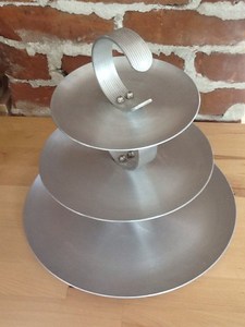 Argenterie à 3 niveaux Supports en métal pour desserts et collations Forme ronde de la plus haute qualité Lareg Size Chocolate Serverware Platter - Product Image 2