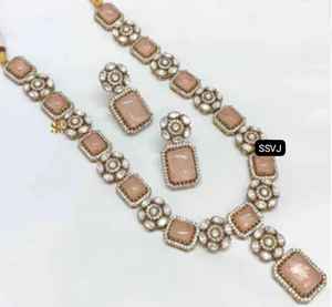 Conjunto de collar Polki de diseñador de lujo chapado en oro con pendientes joyería nupcial para celebración de boda y fiesta - Product Image 1