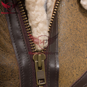 เสื้อแจ็คเก็ตหนังแกะเชียร์ลิงสีเทนนุ่มสําหรับผู้ชาย - เสื้อโค้ทกันหนาวที่ปรับแต่งได้พร้อมตัดหนังแท้ ซับในขนแกะที่อบอุ่น - Product Image 4