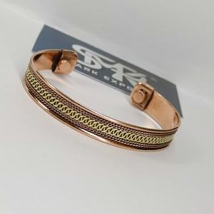 กำไลข้อมือทองแดงแม่เหล็กแบบเปิด ดีไซน์ดั้งเดิม งานฝีมือโลหะ ทำด้วยมือ ปรับขนาดได้ น้ำหนักเบา ลายโซ่ถัก - Product Image 5