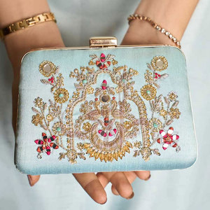 Bolso de Mujer Personalizable en Color y Tamaño, de Alta Calidad, Nuevo Diseño de Moda, Bordado, con Cuentas, Perlas, Pedrería y Cierre Magnético - Product Image 3