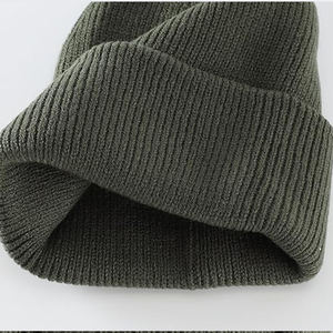 OEM Wholesale Fashionable Plain Pattern Beanies Custom Warm <b>Caps</b> for <b>Men</b> and Women Free Size Beanies for Business Scenes - Product Image 4