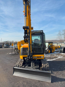 รถขุดขนาดเล็ก JCB 50Z 2 รุ่นปี 2023 สำหรับงานหนัก 5 ตัน สภาพใหม่ใช้งานแล้ว พร้อมบุ้งกี๋ 3 ใบ ชุดเต็ม น้ำหนัก 10583 ปอนด์ 48 แรงม้า ระบบไฮดรอลิกทรงพลัง - Product Image 5