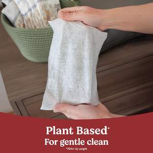 Lingettes pour bébé parfumées Huggies Nourish, 6 paquets à bouton-poussoir (336 lingettes au total) - Product Image 6