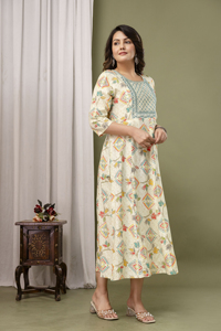 Elegante y atemporal kurti Anarkali con motivos geométricos y florales multicolores que celebran la artesanía tradicional. - Product Image 2