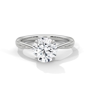 Anillo Solitario de Moissanita con Corte Brillante Redondo de 2.0 ct con Banda Trenzada en Plata de Ley 925 - Product Image 1