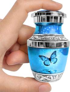 Urna Funeraria Moderna con Diseño de Mariposa, Esmalte Verde 2025, Grabado a Mano en Metal, a un Precio Accesible - Product Image 4