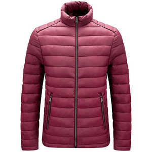 Chubasquero de invierno acolchado con capucha de poliéster de alta calidad para hombre, cuello levantado, relleno de algodón, logotipo personalizado, estilo de calle principal frontal - Product Image 3