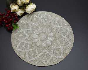 Napperon perlé Chargeur rond fait à la main pour salle à manger de luxe et décor de vacances Pièce unique perlé à la main, napperon, pendaison de crémaillère - Product Image 2