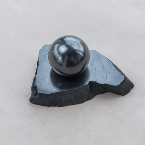 Soporte de shungita de tamaño mediano para una esfera o un huevo de 2.4-3.1 pulgadas (60-80 mm) - Product Image 4