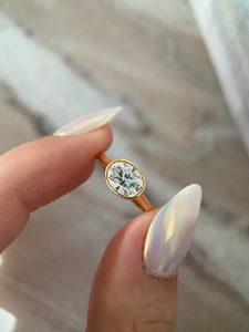 Bague de fiançailles en argent sterling poli avec diamant moissanite ovale Bangin' Bezel Edition 0,50 CT, finition polie, pour femme, mariage, IGI - Product Image 5
