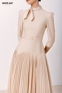 Nouveau modèle de robes avec ceinture pour femmes robe reggie sunray à plis vêtements d'été en tissu écologique grossiste vietnamien blanc - Product Image 6