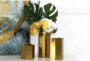 แจกันทรงกระบอกทำจากโลหะแจกันตกแต่งสีทองพร้อมดีไซน์รูปทรงเรขาคณิต - Product Image 2