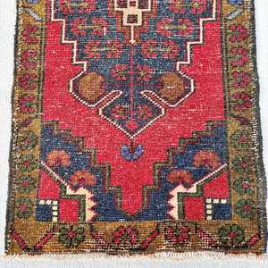 Alfombra Vintage de 1.7x3.4 pies, Alfombra Turca Pequeña, Alfombra Roja Sólida - Product Image 4