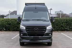 Fourgonnette de luxe personnalisée Mercedes-Benz Sprinter 3500XD d'occasion 2025 - Product Image 5