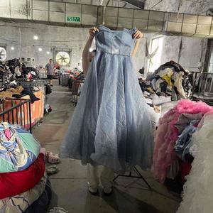 Bale de vêtements usagés mixtes en gros pour les acheteurs et les commerçants internationaux de vêtements - Product Image 2
