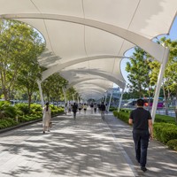 Auvent de passerelle moderne en membrane PTFE PVDF, abri solaire commercial pour centre commercial