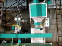 5kg 10kg 25kg 30kg Machine à emballer les céréales de riz Machine à plier les aliments pour animaux Machine d'emballage de granulés de bois en plastique