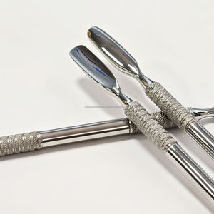 Kit professionnel de repousse-cuticules double embout en acier inoxydable réutilisable, personnalisable OEM, outil de manucure argenté pour le nettoyage des ongles - Product Image 6