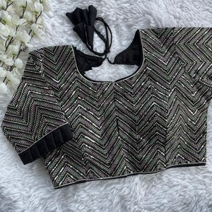 Boutique indienne pakistanaise traditionnelle Readymade Fancy Ethnic Blouse Élégant et prêt à porter Designer fantaisie Ethnic Wear - Product Image 1