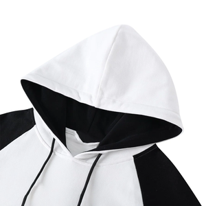 เสื้อฮู้ดดี้ไหมพรมเชนิลล์พรีเมียมสีขาวแบบกำหนดเอง แขนเสื้อแบบแร็กแลนสีดำ ผ้าฟลีซ สตรีทแวร์ลำลอง ผ้าฝ้ายออร์แกนิก - Product Image 5