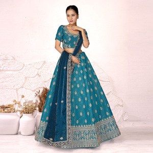 Lehenga Choli de Seda de Diseñador con Borde Tejido Pesado, Elegante Trabajo Artesanal Tradicional para Bodas y Fiestas - Product Image 5