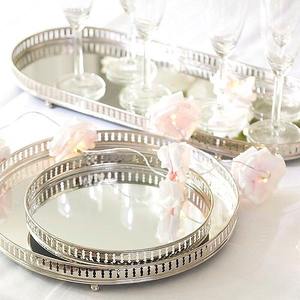 Plateau rond en métal et miroir, idéal pour servir des collations, des boissons et pour une mise en scène décorative de table - Product Image 2