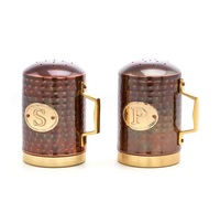 Ensemble de salière et poivrière en laiton artisanal au charme intemporel pour une utilisation traditionnelle et rustique dans la cuisine et la salle à manger
