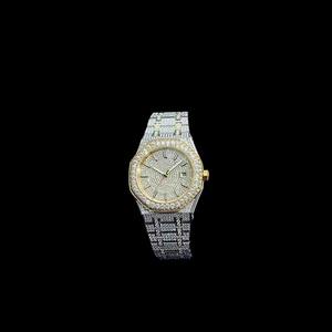 Reloj de Hombre de Lujo con Incrustaciones de Diamantes Moissanite VVS de 24 Quilates Cultivados en Laboratorio, Acabado Plateado, 44MM, Personalizable - Product Image 3