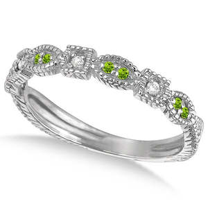 Anillo Apilable Vintage de Oro Blanco de 14K con Diamantes y Peridoto de 0.15ct - Elegantes Anillos de Diamantes Vintage - Product Image 1