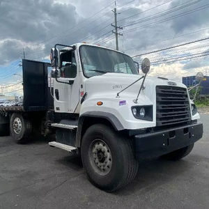 Camion plateau à double essieu 114SD 2020 – Puissant moteur de 470 CV, transmission automatique à 13 vitesses, haute performance et robustesse - Product Image 1
