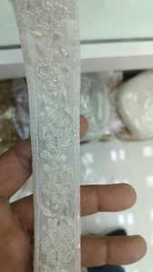 Artisanat vibrant fait sur mesure avec des lacets brodés multicolores ajoutant de la profondeur, de la beauté et des détails expressifs à votre style unique - Product Image 5