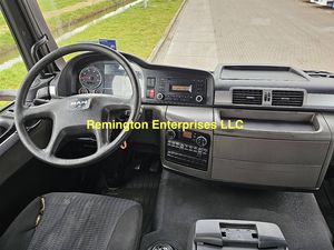 Camion benne d'occasion MAN 33.400 8x4 de 2012, capacité 50t, diesel, robuste, pour transport et travaux d'ingénierie - Product Image 5