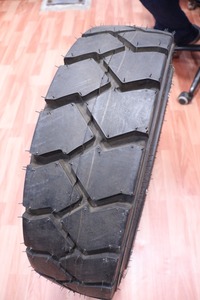 Chariot élévateur commercial de marque indienne 7.00-Pneus de tracteur agricole BKT de taille 12 disponibles maintenant à la vente - Product Image 2