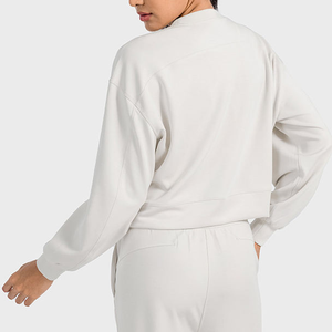 Conjunto de sudaderas con capucha de gran tamaño y jersey de lana en blanco personalizado para mujer, conjunto de dos piezas con Top corto y pantalones de chándal al por mayor para mujer - Product Image 3