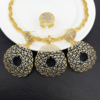 Ensemble de bijoux fantaisie pour femmes, design bicolore unique, collier ras du cou, boucles d'oreilles, bracelet, bague, grand ensemble de 4 pièces, vente en gros