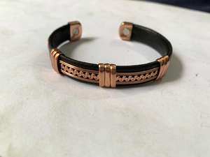 Brazalete Magnético de Latón de Alta Calidad con Forma de Bola para Unisex con Ajuste Ajustable para Fiestas - Product Image 4