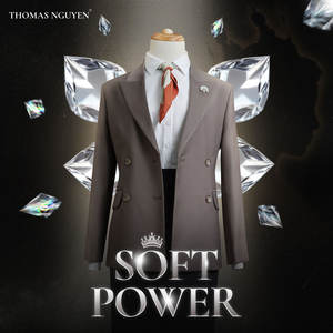 Traje de dos piezas a medida para mujer en suave gris potente con chaqueta y falda de la colección Feminine, Vietnam - Product Image 1