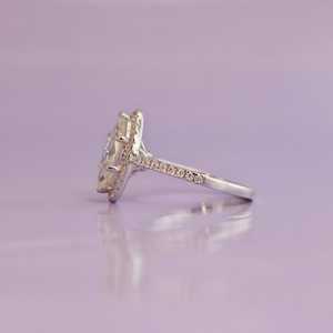 Estilo moderno Marquise Cut VVS Moissanite Diamond Halo Anillo de Compromiso 14K Oro blanco Lujo de moda para bodas - Product Image 2