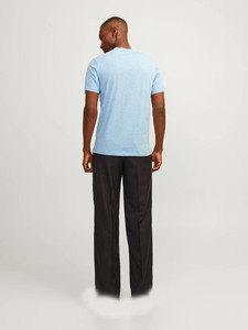 Camiseta de estilo versátil para hombre Proveedor de ropa de calle informal Ropa personalizada para ropa de salón de viaje y compra al por mayor a granel - Product Image 2