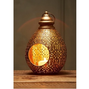 Forme personnalisée lanterne marocaine en métal maison intérieur/extérieur camping lanterne de sol avec verre noël maison lanterne décorative - Product Image 1
