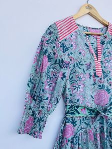 Vestido hasta el suelo de algodón puro del exportador indio Kurti Impreso Uso diario con decoración de botones Precio al por mayor Referencia FOB - Product Image 2