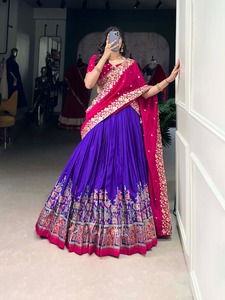 Lehenga choli ผ้าไหมทัสซาร์พิมพ์ลายด้วยฟอยล์ - Product Image 3