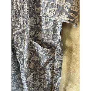 Robe kimono en coton fleuri, respirante et idéale pour les loisirs - Product Image 3