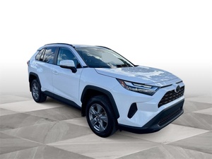 Toyota RAV4 XLE FWD Sport Utility 2024 Usado en Buen Estado - con Bajo Kilometraje - Product Image 3
