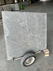 Dalle de granit flammé noir de poisson poli de qualité supérieure antique Carrelage en pierre naturelle au design moderne pour les comptoirs de cuisine Planchers Inde - Product Image 3