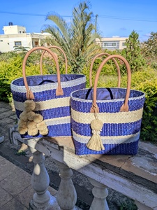 Sac à rabat pour femme en sisal tissé à la main avec poignées et bandoulière chaîne, fermeture ouverte, capacité 2-2,9 L, doublure en coton, mode luxe - Product Image 2